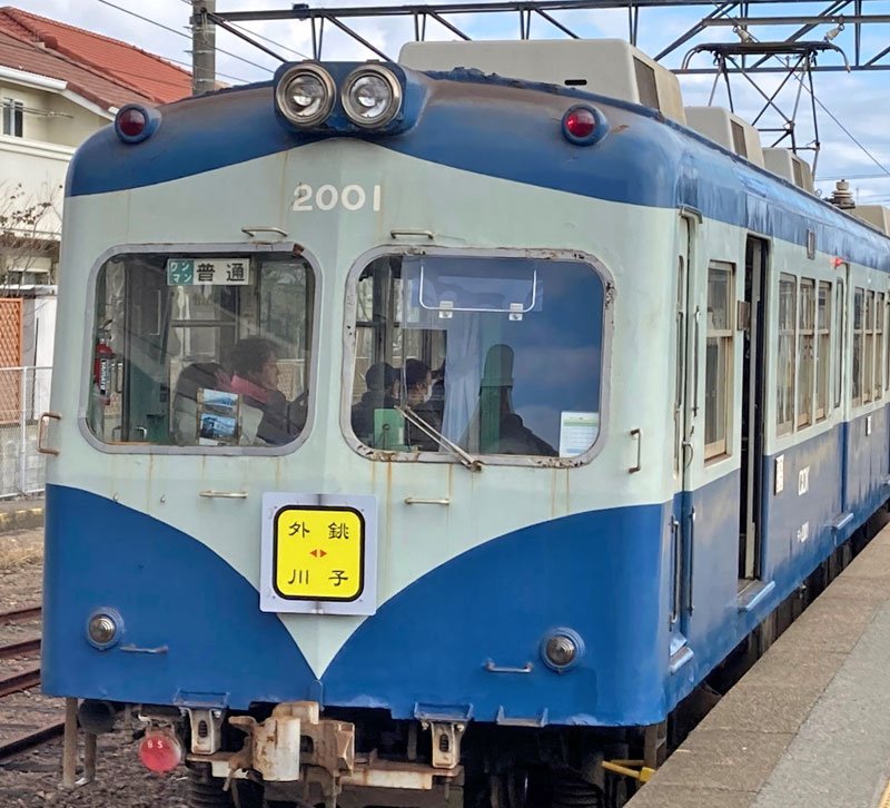 ヘッドマークが外された銚子電鉄の車両＝１３日、銚子市
