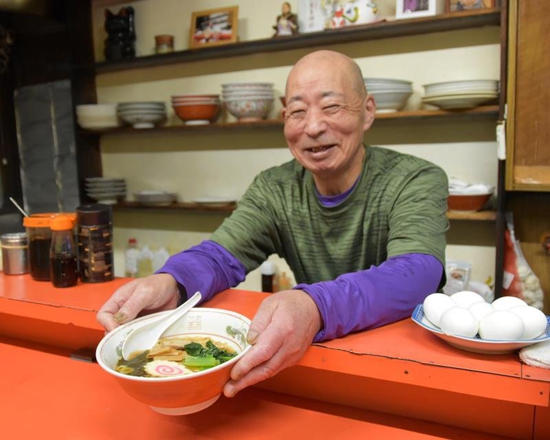 幸龍の看板メニューでシンプルな味わいが売りの中華そば＝佐倉市表町
