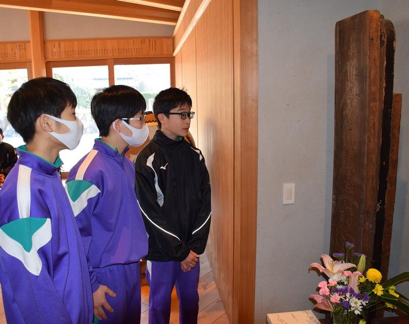 供養碑拝み災禍学ぶ　元禄地震の教訓次世代へ　長生中防災部