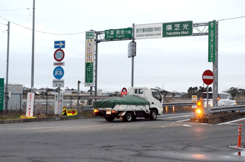 匝瑳市まで延伸される銚子連絡道路・横芝光インターチェンジ。成田空港からも近く、産業用地整備が検討されている＝６日、横芝光町
