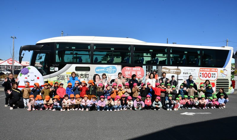 多古の魅力　都市部にＰＲ　高速バスデザイン一新