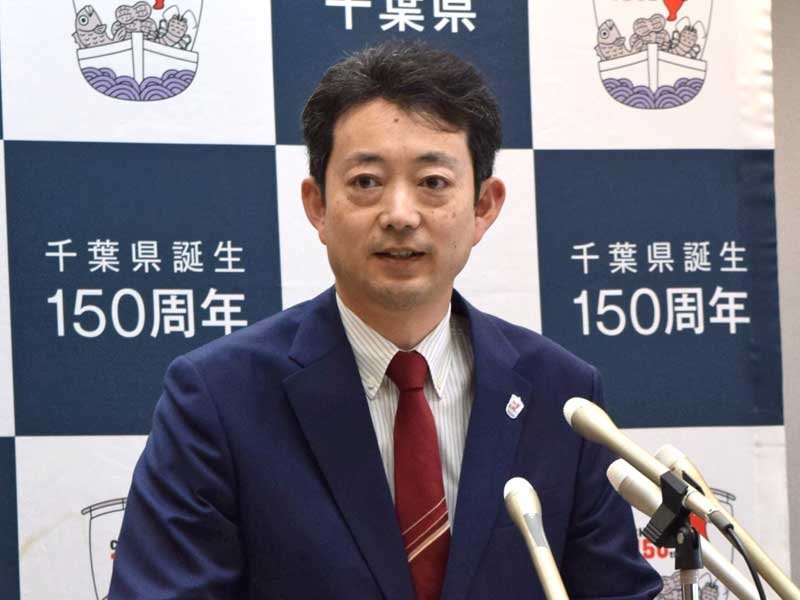 定例記者会見に応じる熊谷知事＝１１日、千葉県庁