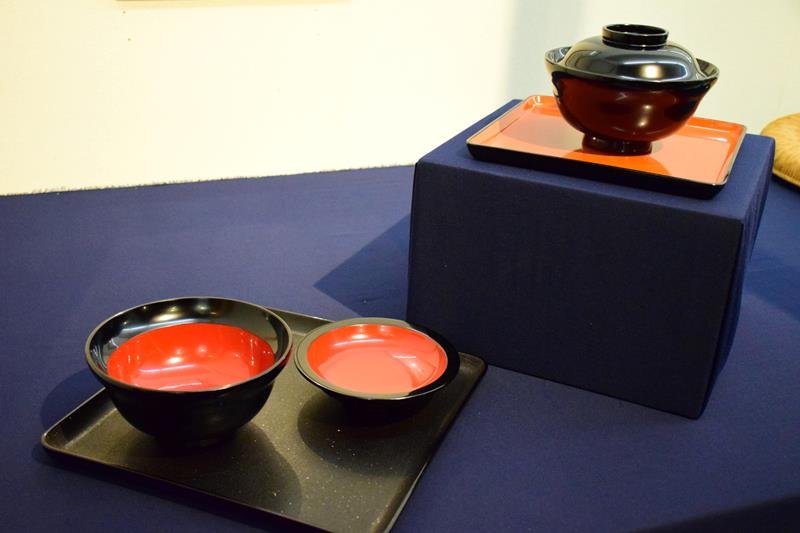 老舗料亭「うなぎ安田」食器や調度品　時代見つめた１５０点　４代目おかみ「全てに思い入れ」　政財界重鎮が使う　睦沢で名品展