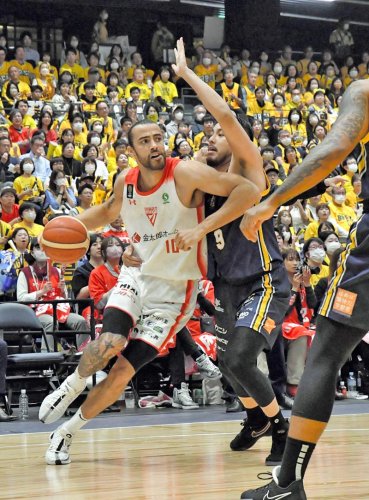 【速報】千葉ジェッツ４強　再延長の末に東地区王者・宇都宮下す　バスケＢリーグ準々決勝