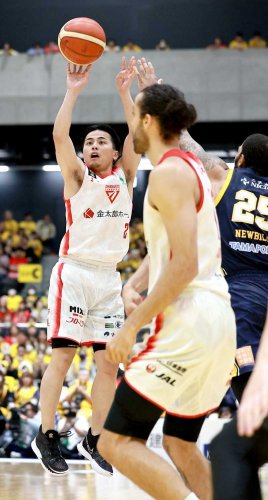宇都宮─千葉Ｊ　第３クオーター、シュートを決める千葉Ｊの富樫＝１３日、日環アリーナ栃木（Ｂリーグ提供）