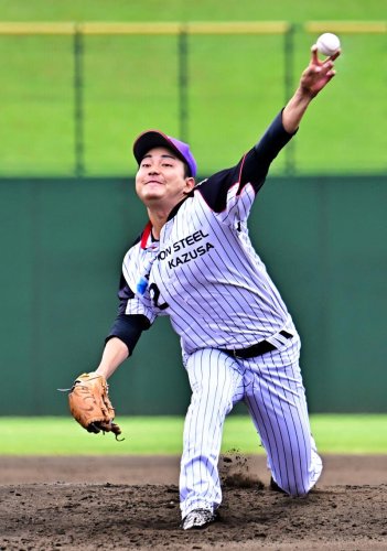 ８回１１奪三振と勝利に貢献したかずさの森本＝７日、さいたま市の県営大宮公園野球場
