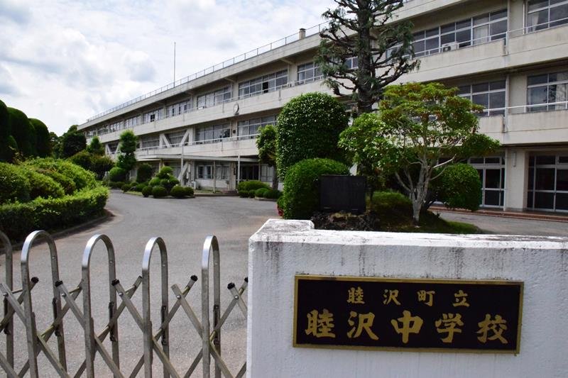 老朽化が進む町立睦沢中学校＝睦沢町
