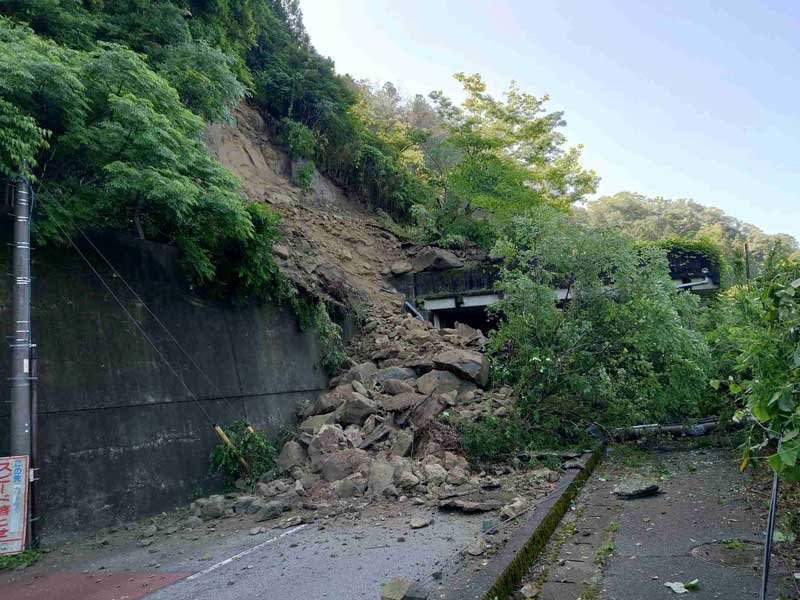 土砂崩れで国道１２８号通行止め　鴨川、１８日の大雨影響　市原の県道大多喜君津線も