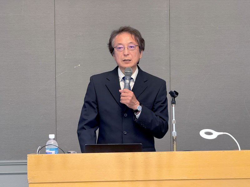 千葉政経懇話会６月例会で講演する西野氏＝１８日、千葉市中央区のホテル