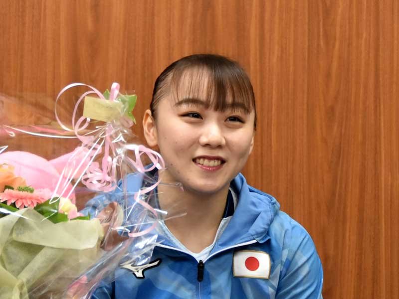 パリ五輪女子体操代表入りを報告するため印西市を表敬訪問した順大体操競技部の宮田選手＝２１日、市役所