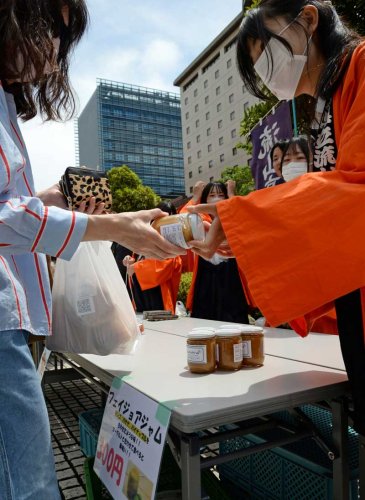 高校生が育てた野菜、格安販売　千葉市のホテルで朝市　開店前から客詰めかけ　農業科ある高校など１７団体