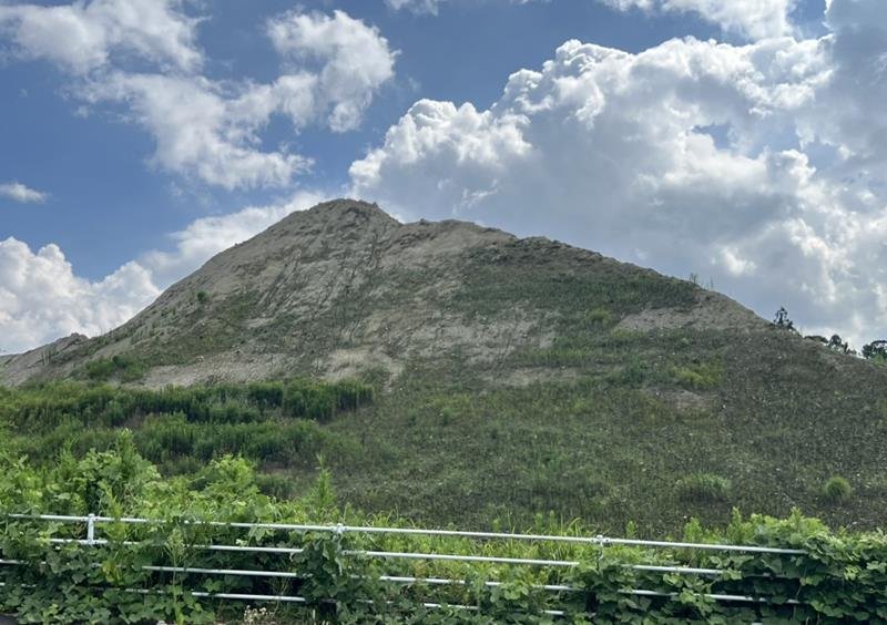 大量の土砂が運び込まれた事件現場=２０２２年８月、多古町南玉造