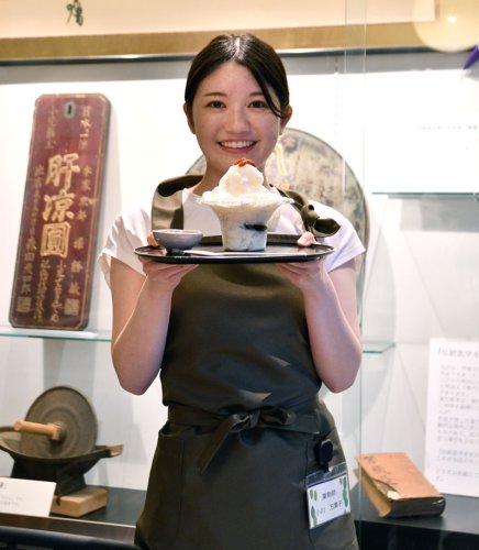 薬膳かき氷を販売する小川万貴子さん