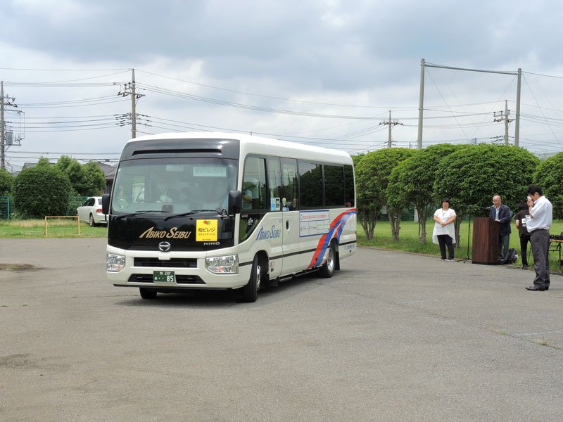 柏ビレジ自治会が運行を始めるコミュニティーバス＝柏市

