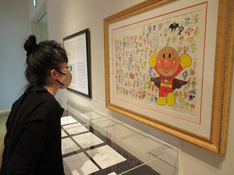アンパンマンなど、やなせたかしの貴重な原画が展示された企画展＝１２日、市川市

