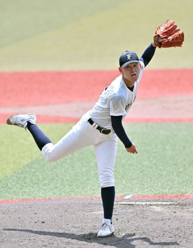 市船橋―市原中央　力投する市船橋の川崎＝ＺＯＺＯマリン
