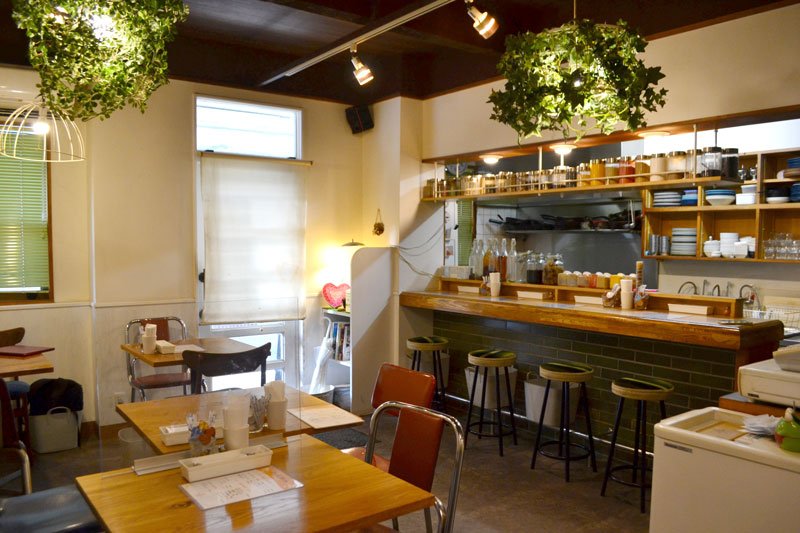 彩り豊かな自慢の一皿　スパイスづくし味わって　ｃｈｉｈｉｉｒｏ　ｓｐｉｃｅ　ｃａｆｅ（チヒイロスパイスカフェ）（千葉市中央区）　【京葉東葛　夏のカレー巡り】（３）