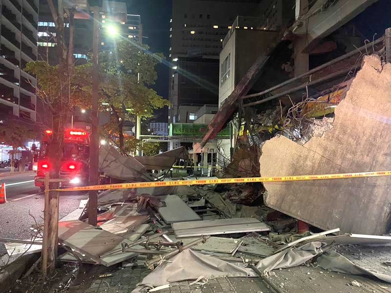 【速報】解体中建物で足場崩れる　千葉市中央区、突然「ガシャーンと音」
