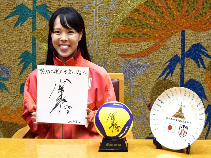 最後まで諦めないで　母校・市船橋高の後輩にエール　体操・谷川航、橋本選手／バレー・小島選手　市役所訪問、萱選手も　パリ五輪
