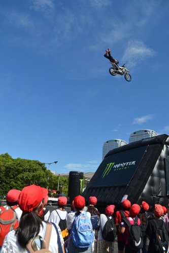 空中技に小学生ら興奮　市民招待、歓声や驚きも　選手と笑顔で交流　Ｘゲーム、幕張メッセで開幕