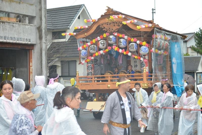 威勢良く、みこし渡御　岩和田は５年ぶり　御宿２地区の伝統秋祭り