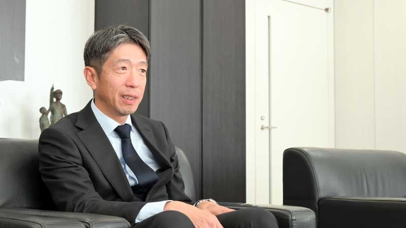 千葉日報社のインタビューに応じる宮沢忠孝県警本部長