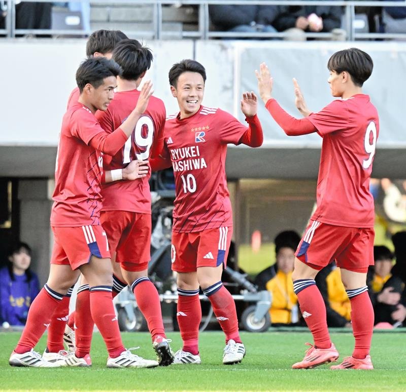 【速報】流通経大柏６大会ぶり４強　８発完勝、前半圧巻６ゴール　全国高校サッカー