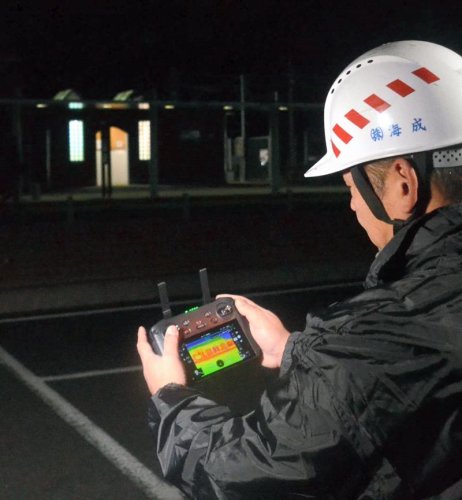大地震、脱線への備え確認　乗客避難、ドローン捜索も　千葉県警、ＪＲなど深夜訓練　山武市の成東駅で
