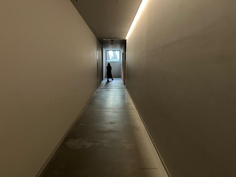 川村記念美、佐倉で最後の展示　作品配慮の空間味わう　「自分の発した内なる声を聴ける場」に　館内、庭園に１８０点　３月３１日まで
