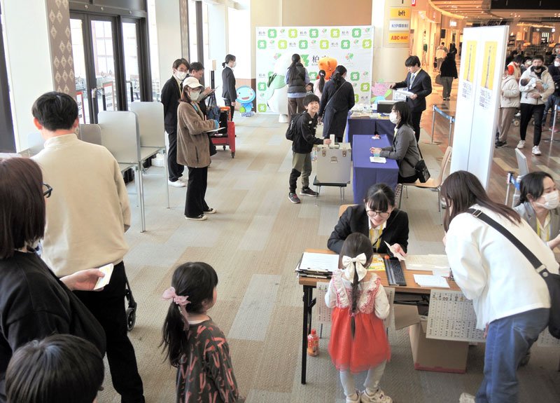 餅の妖精かしもっちぃＶ　柏１２キャラ総選挙　市選管、１６日投票率向上へ　千葉県知事選「期日前」伸び効果　【２０２５千葉県知事選】