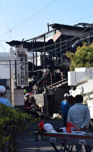 ２人の遺体が見つかった火災現場＝２１日午後３時２０分ごろ、船橋市海神６
