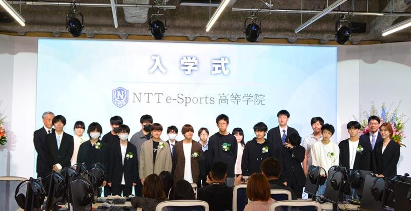 入学式に参加した新入生ら＝千葉市中央区
