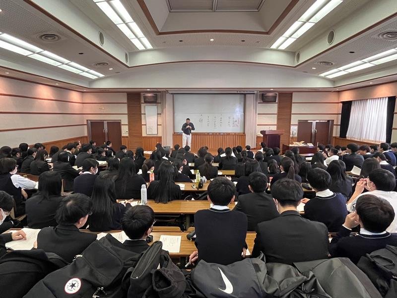 甲府南高校での熱血講義
