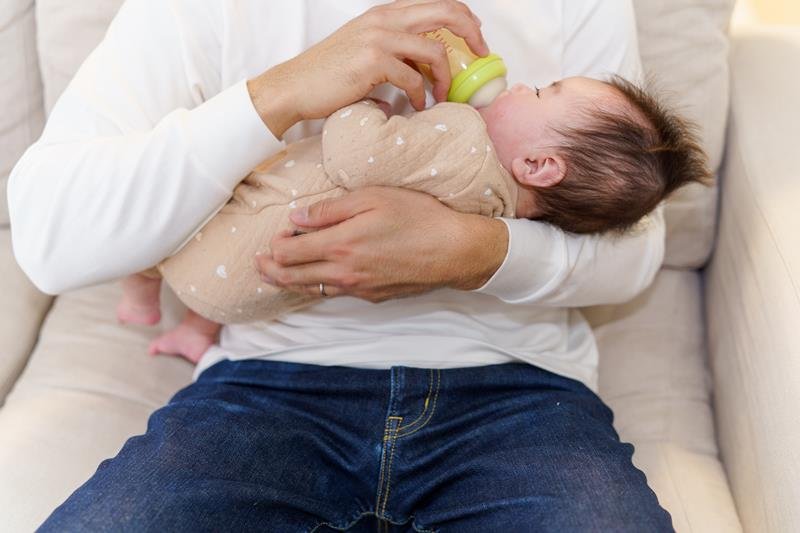 男性の育休取得を後押しする働き方が広がっている（写真はイメージ）