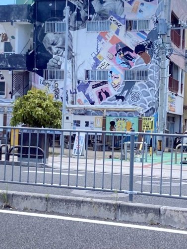 沖縄市内のアート壁画（寄稿者提供）