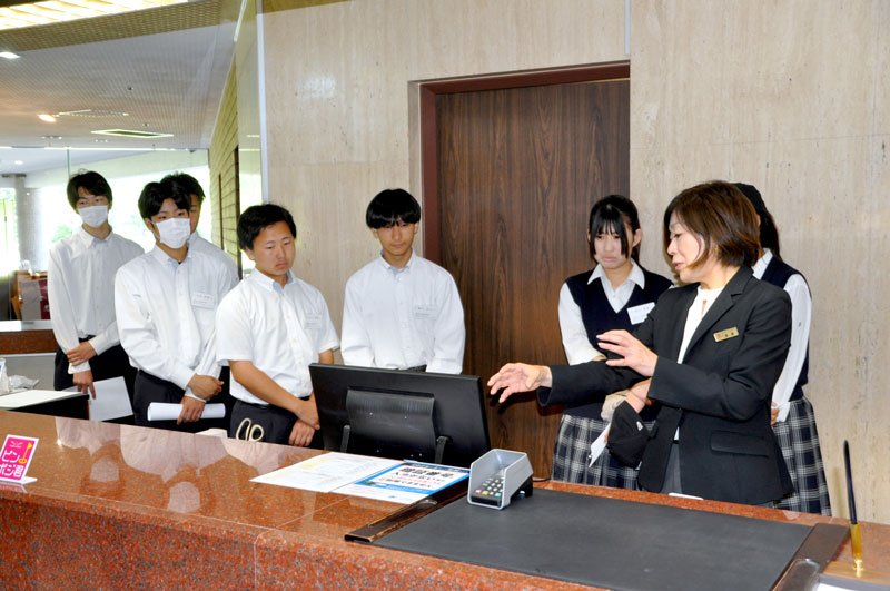 ゴルフ場日本一市原で働こう！！　高校生が職場見学　コースでプレーも
