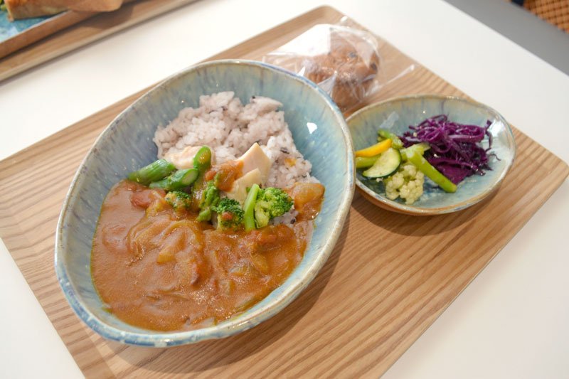 津田仙給食、大人もどうぞ　ゆかりの野菜でカレー、ピザ　１３日まで、佐倉「夢咲くら館」