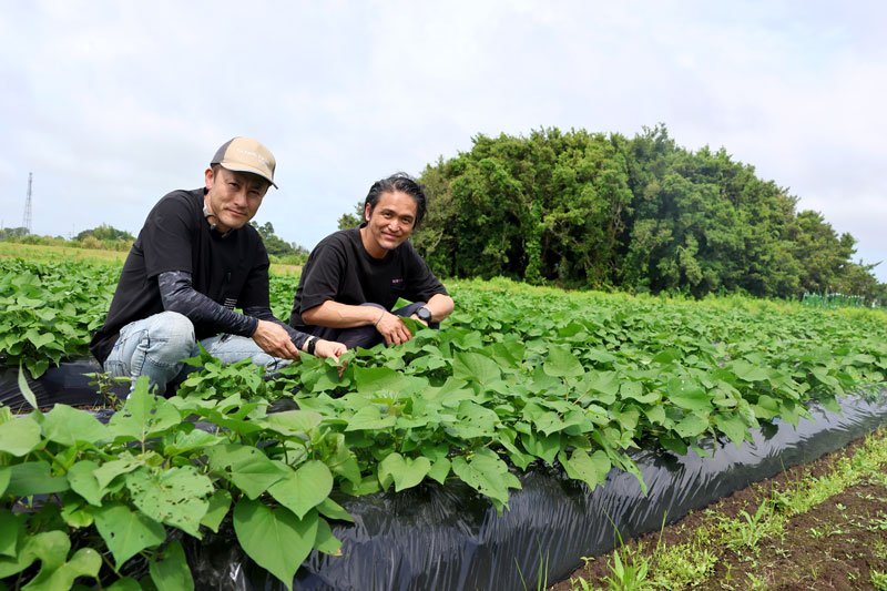 共同で昆陽ファームを設立した光川さん（左）と今野さん＝大網白里市