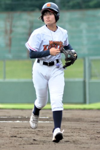 記録員としてベンチに入った松戸向陽の宮本さん＝青葉の森