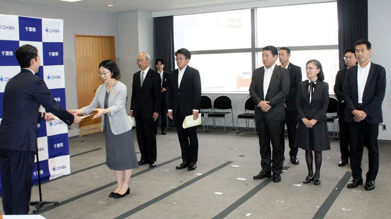 県庁で開かれた感謝状贈呈式＝１６日