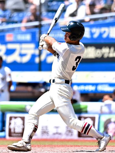 四街道－習志野　３回裏習志野１死一、二塁、中西悠が右越えの逆転２点二塁打を放つ＝ＺＯＺＯマリン