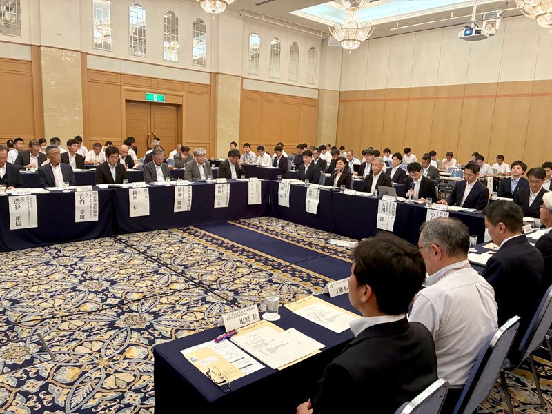三菱商事が銚子市沖での洋上風力発電事業から撤退発表後に初めて開かれた法定協議会＝８日、千葉市