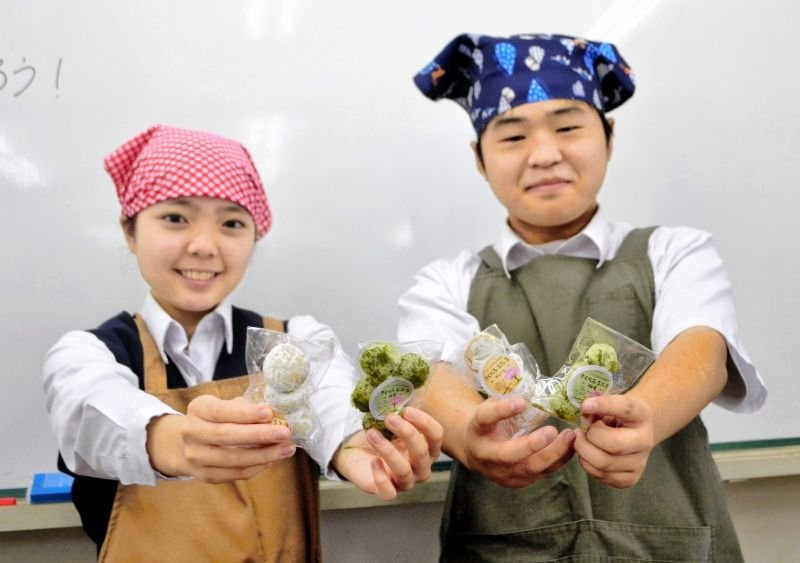 中学生にお菓子作り指南　佐倉東高生ワークショップ　「さくらふるふる」おいしく試食
