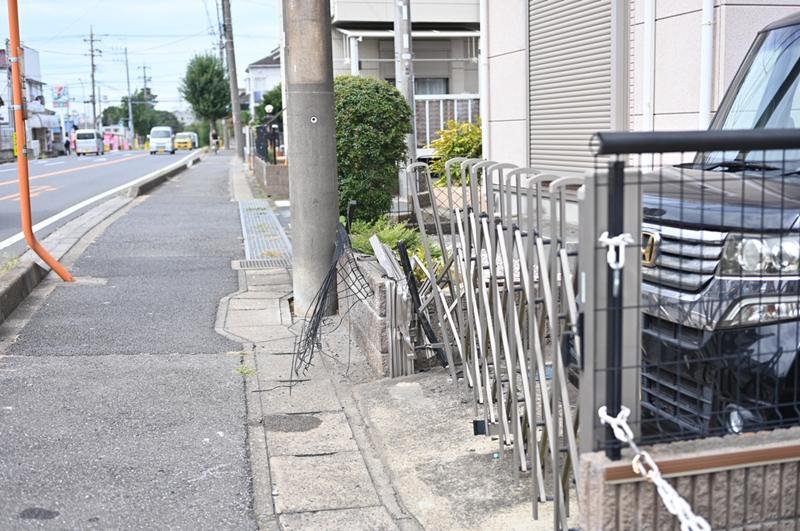 バスが衝突した現場=２９日午後０時５分ごろ、鎌ケ谷市