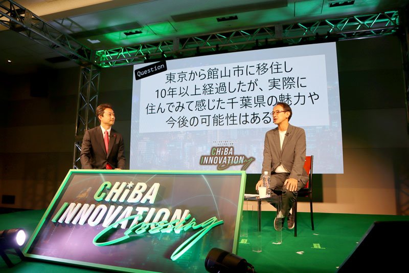 対談する熊谷知事（左）とラインヤフーの川邊会長＝２日、千葉市中央区