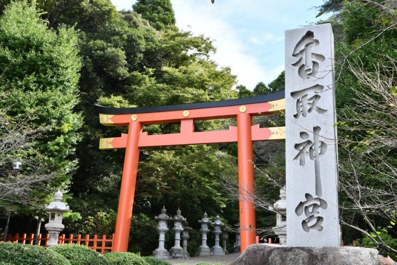 １００年ぶり大鳥居一新　香取神宮　壮麗、優美な“玄関口”に　式年神幸祭控え整備