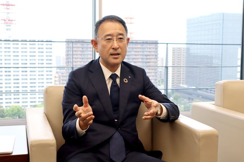 インタビューに応じる京葉銀行の藤田頭取＝千葉市中央区
