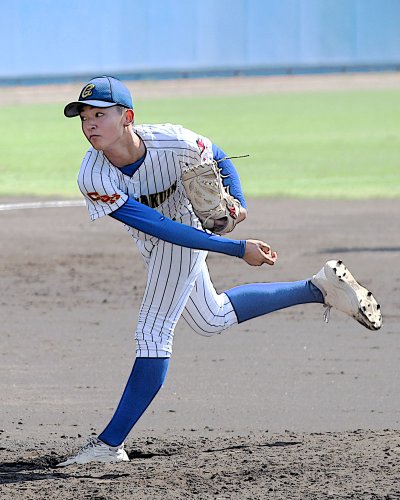 ６回を２失点と力投した中央学院の神永＝県総合ＳＣ