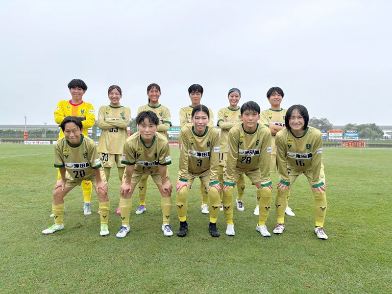 前節第２０節のヴィアティン三重Ｌ戦に勝利し初優勝に大手をかけたＶ市原Ｌのスターティングイレブン＝５日、三重県（Ｖ市原Ｌ提供）
