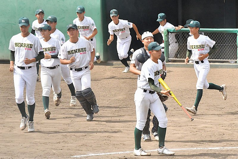 市原中央に八回コールドゲーム勝ちした専大松戸ナイン＝柏の葉